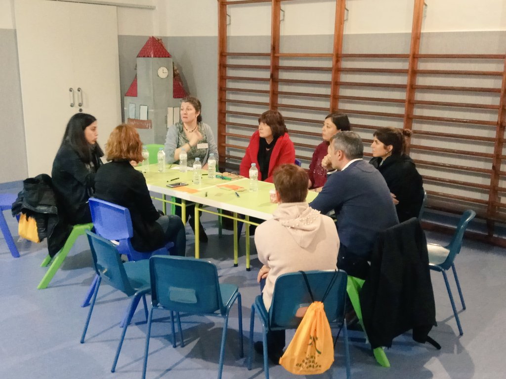 EdcampPrat's tweet photo. Nous temes de conversa a la segona ronda de taules. Compartint sobre #autoconcepte, #autonomia i #autocontrol @edcampCAT @FundacioBofill https://t.co/qLel9jEGgA