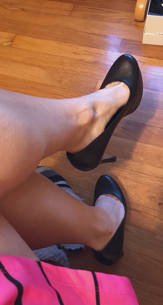 JeniML93's tweet photo. #ootd #ootdfashion #ootdstyle @YSL #heels #shoes #pumps @BCBGMAXAZRIA #dress #fashion #styleinspo #styleoftheday #shoesdaytuesday #heeldangle #arches #calves #style #Fashionista #fashionstylist https://t.co/AMNFg2F0Lg