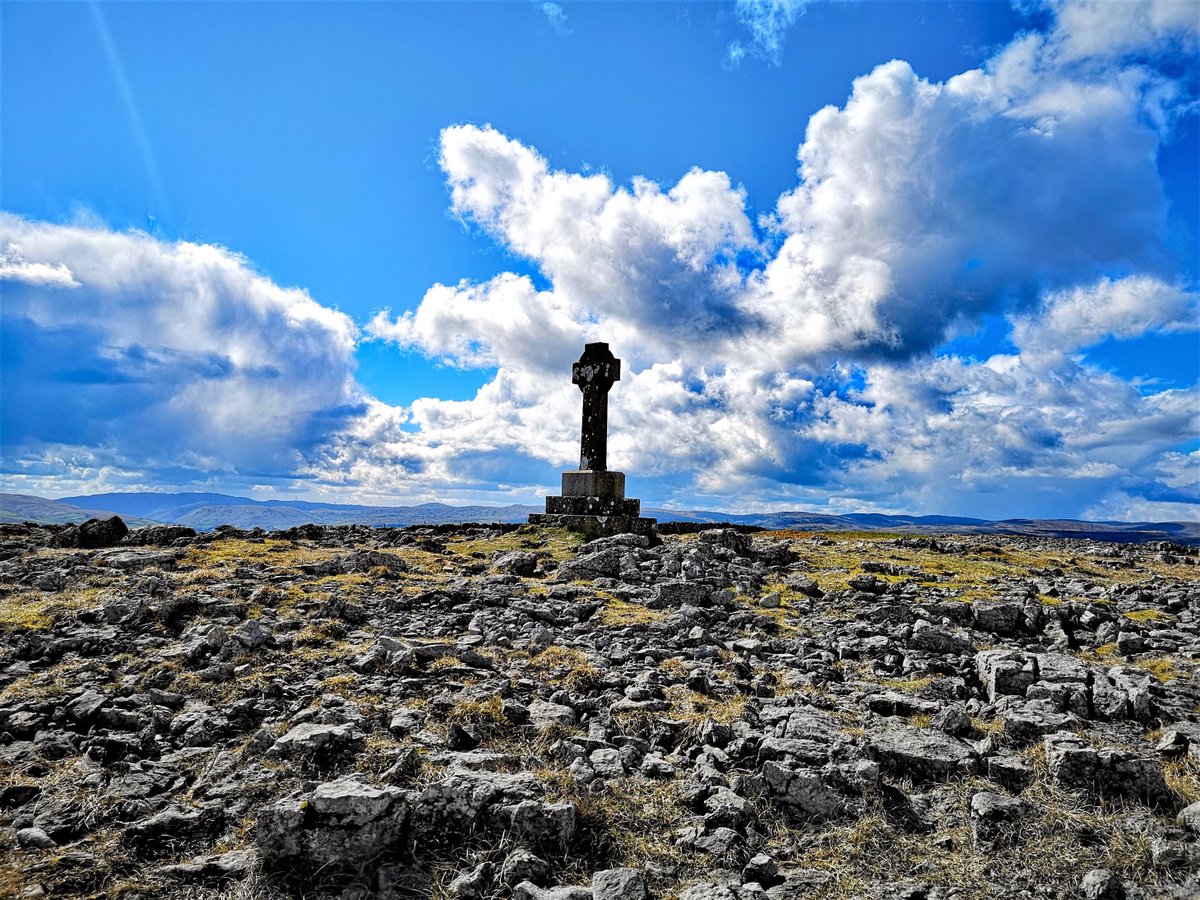 VisitUpperEden's tweet photo. When you #love what you have, you have all that you need #Landscapes #Countryside #Views #Walking #WestmorlandDales #Edenvalley #Cumbria #theplacetobe #yourtimetoexplore @EarthandClouds @ThePhotoHour #StormHour https://t.co/e7JnKugoWw