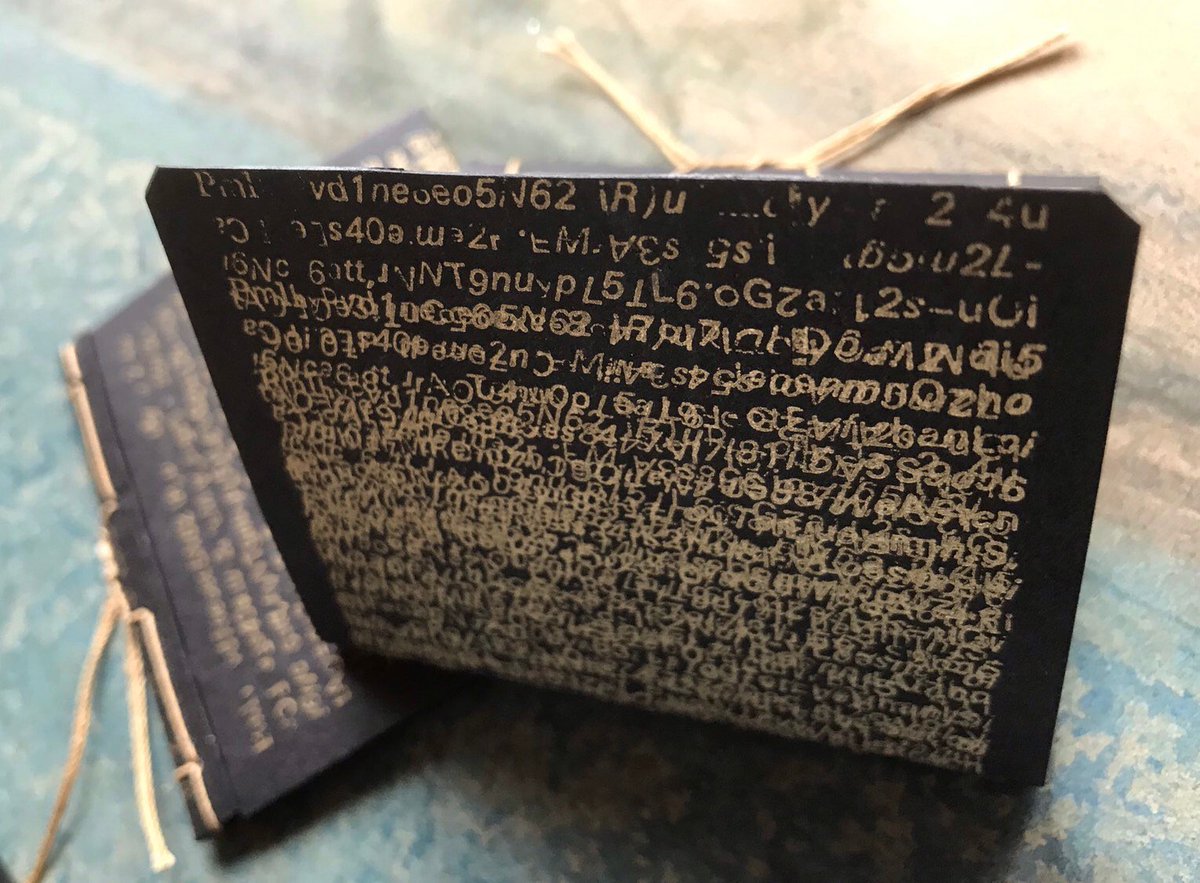 PlatemarkX's tweet image. Hand-set miscellaneous type printed in gold on black.
#MagicalMiniMatchbookJournals #letterpress #randomtype #tinybooks #platemarkx  #etsy
etsy.me/2WDA27a