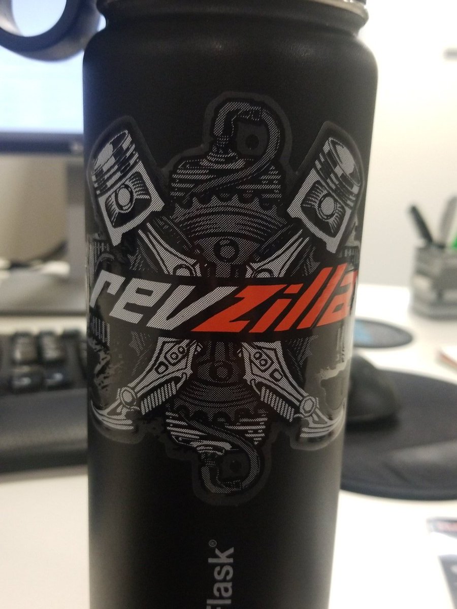 Coach_GarciaJr's tweet image. Flasked looked plain before applying the @RevZilla sticker!
#RevZilla#ZLA