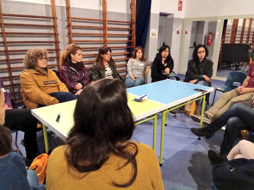 EdcampPrat's tweet photo. Comunitat educativa parlant de motivació, avaluació, materials, innovació... 
"Coherència, construir, compartir i diàleg", claus per al creixement integral dels alumnes @edcampCAT @edcampCAT https://t.co/94MtFQL8uJ