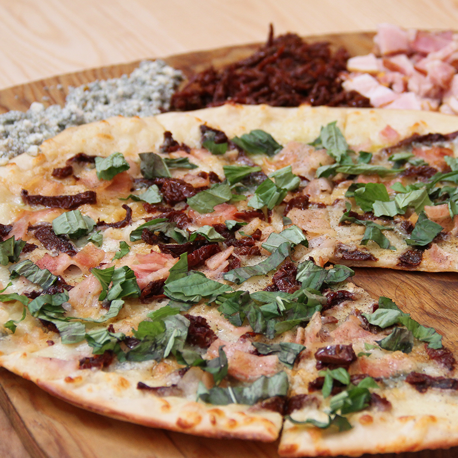 Recién salida del horno...déjanos tu “me encanta” para <a href="/UmmoMX/">Ummo</a> #pizzatime #pizzalovers #foodie #foodporn #comida #disfrutar