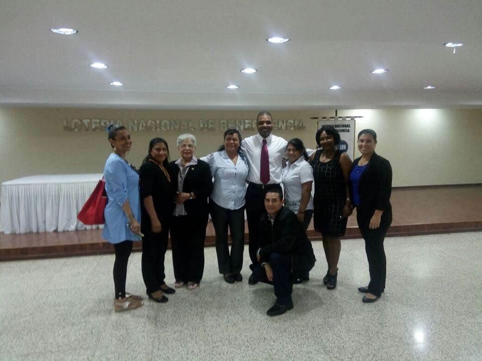 agepa1's tweet image. Los Gerontólogos Orienta, capacitan al familiar,  cuidadores, comunidad en general  en la atención adecuada que debe recibir el Adulto Mayor con sus actividades de recreación, para conservar la calidad de vida y evitando que se deteriore con el tiempo.