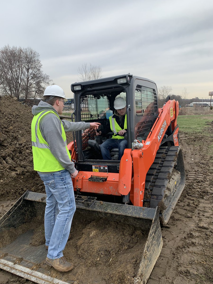 DeweyMann309's tweet photo. Finishing up last lab set. Great weather, strong student engagement and another awesome experience at #Waterman Ag and Natural Resource Laboratory. #handson #operation #crosstrain #ASM3360 @OhioStateASM @OhioStateFABE @CFAES_OSU @KubotaTractors @ColumbusEquip https://t.co/we2W0Axos9
