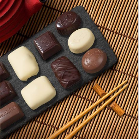 Leonidas_US's tweet photo. #DinnerTonight How about #sushi for #tuesdaymotivation #TuesdayThoughts ??
The #BelgianWay ? #LeonidasChocolates #BelgianChocolate #yum 
https://t.co/PtseVyLNy2 https://t.co/IXvsjRMQ7X