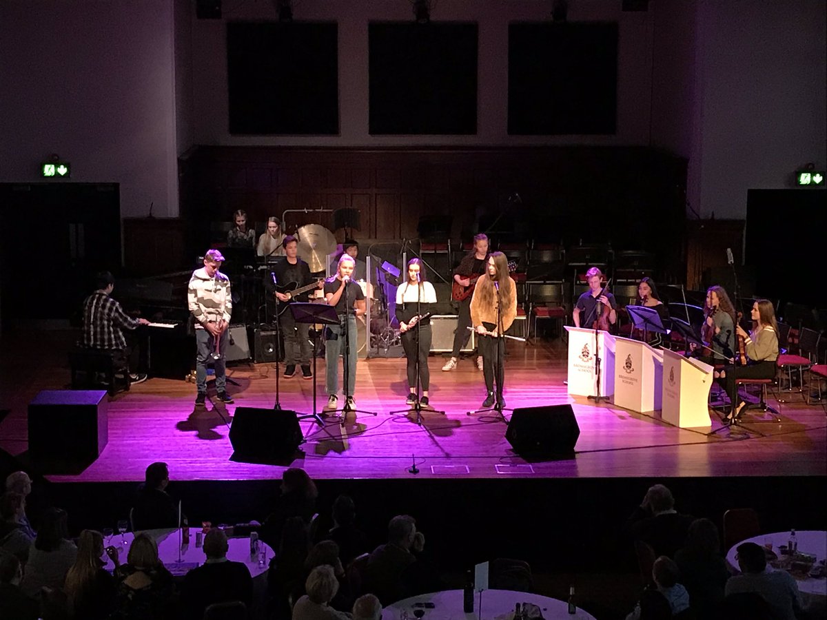 BromsMusic's tweet photo. Our Year 10 #GCSEMusic students performing some Bowie this evening #popandjazz @BromsSchool #BromsMusic #BromsConcert https://t.co/OBR2znysK3