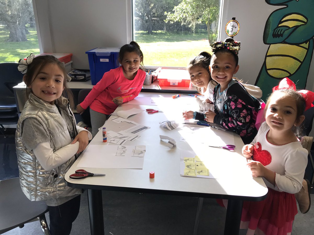 ChrisGibsonSTEM's tweet photo. Kindergarten put together an algorithm to plant a seed @codeorg and then used the algorithm to plant tomato seeds from Tomatosphere. Some are regular “Earth” seeds and some have been on the ISS for a month! @SFAGators #BISDpride #STREAMLab https://t.co/WcpOP1dRiQ