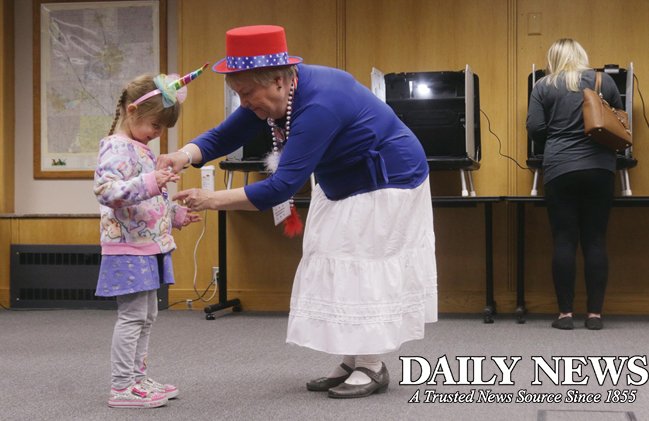 JEhlkeITV's tweet image. Have been to Kewaskum, Richfield, West Bend and Hartford today for the #ElectionDay Full recap from the spring election in tomorrow's @WestBendNews 
#WBDN #ConleyMedia #Photojournalism