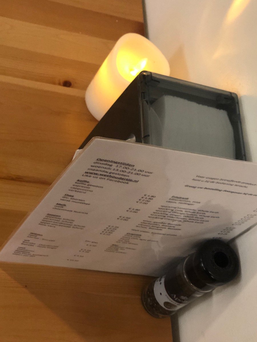 Thuisbezorgd niet thuis maar per ongeluk op kantoor laten bezorgen. Ik kan dat. Dan maar snacken 😋 (@ 't Wethoudertje - @twethoudertje in Amsterdam, Noord-Holland) swarmapp.com/c/4KJfhhQYq7Z