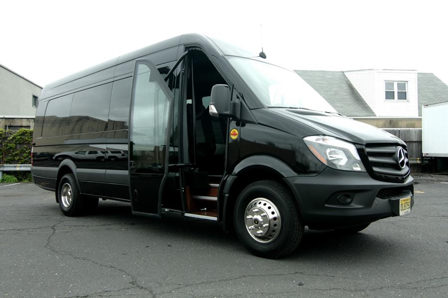 presidentallimo's tweet photo. Enjoy your special events by hiring our #Party_bus_limo_rental_in_San_Francisco. We have all kind of luxury and stylish cars for your travel.
Contact us now at: (510) 771-4499 or 
Email at: contact@presidentiallimocs.com
More at: https://t.co/ki8eNQSOL4 https://t.co/WcN7rNsz1J