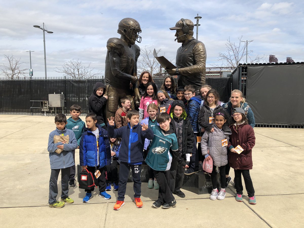 MrsRosenGV's tweet photo. 3rd Grade at Lincoln Financial Field #bestfieldtripever https://t.co/Dvt1aoylf9
