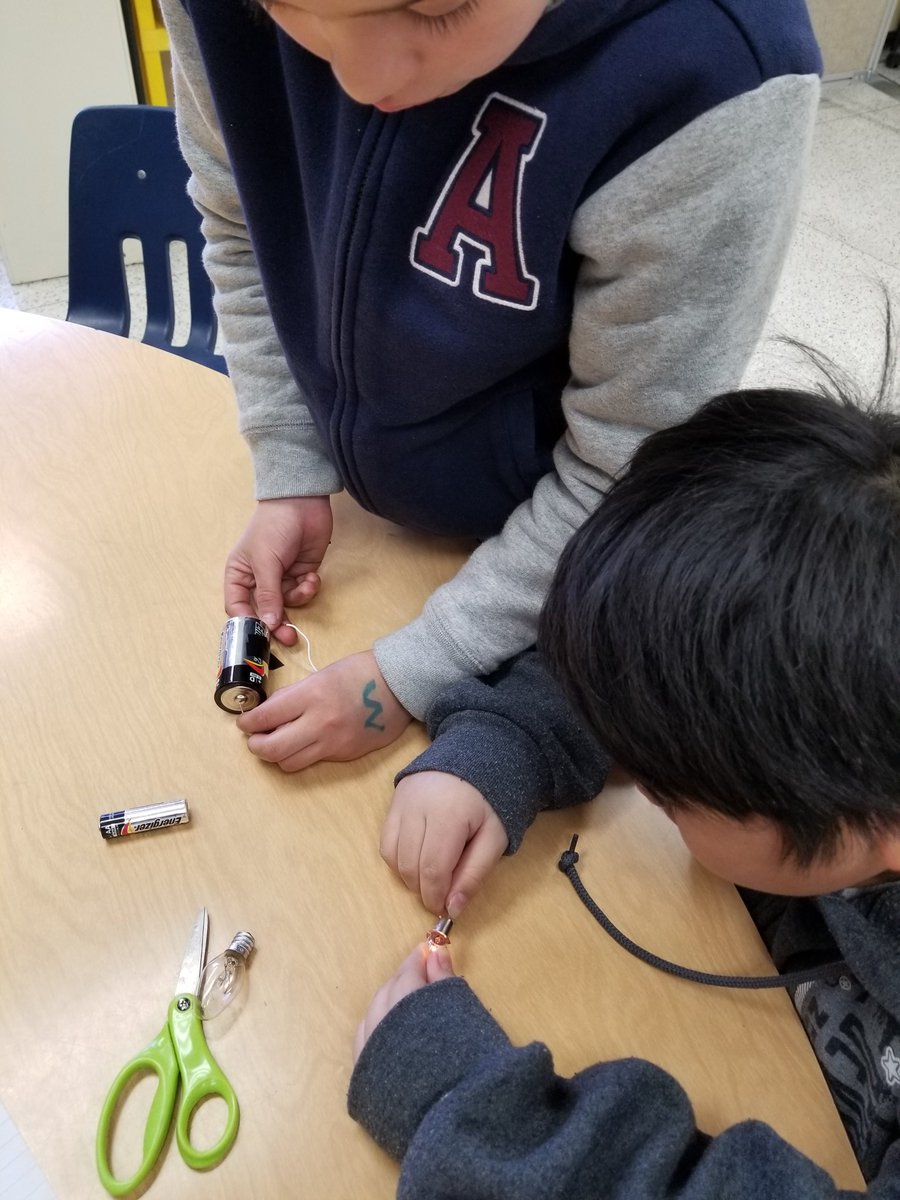 3rd grade ELs figuring out circuits