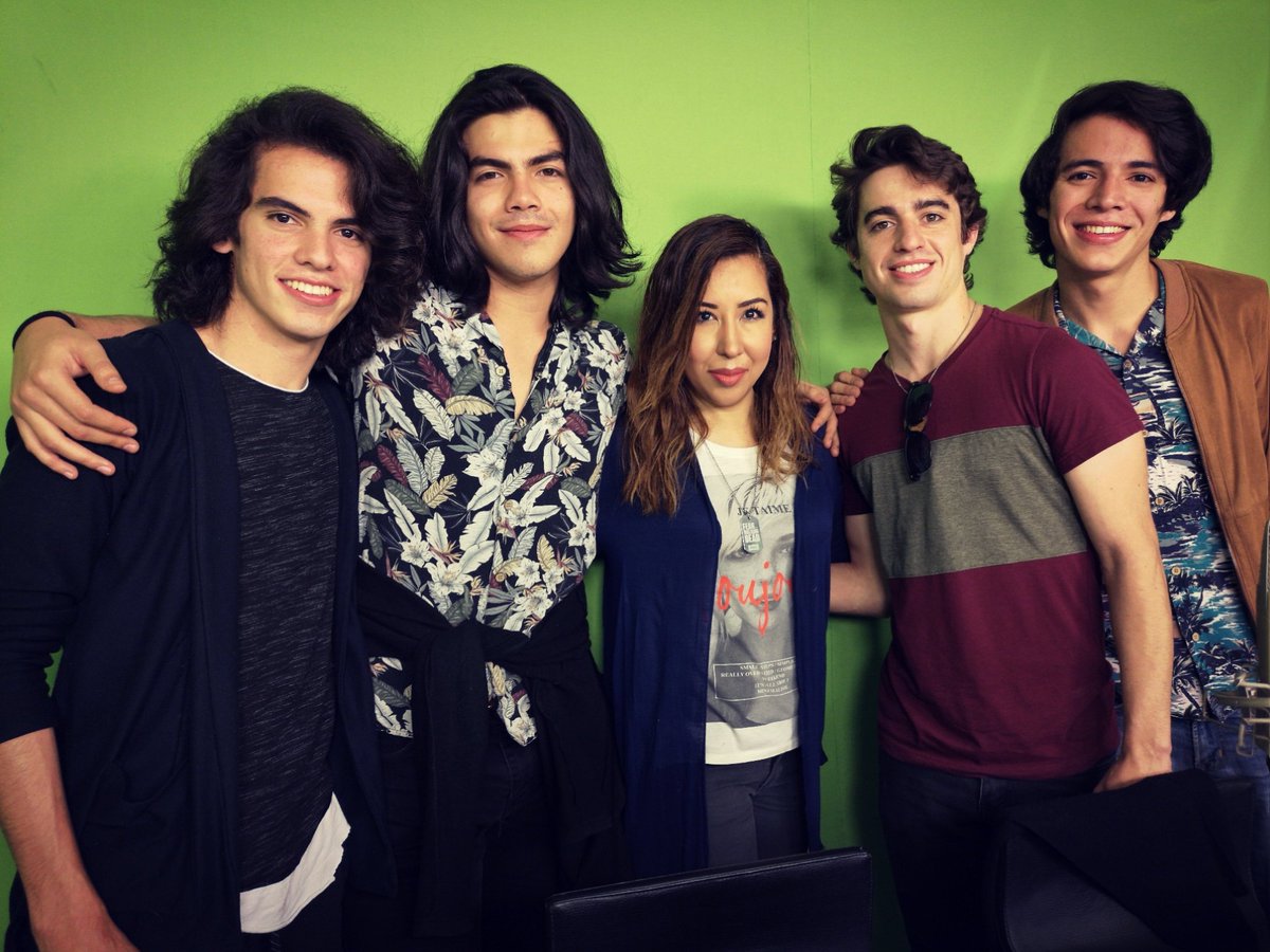 MyldretAyala's tweet photo. Hoy a las 7 pm en el programa @EspectaPop nos visitaron los talentosos chicos de @ikloo_oficial con toda su buena vibra originarios de Culiacán, Sinaloa y además nos cantaron un poco de su #sencillo #Insomnio con sus increíbles voces!!! Por https://t.co/NzX43IynPx
#rock #ikloo https://t.co/RkNFV0HJEC