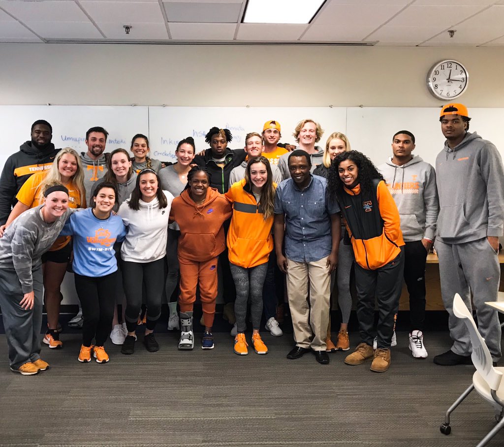 A very special thank you to our new friend Eric who took time to teach us a little Kinyarwanda today. We leave for Rwanda in 83 days and cannot wait to practice our new skills! 🇷🇼🦍 #VOLeaders365 #Rwanda #sport4all