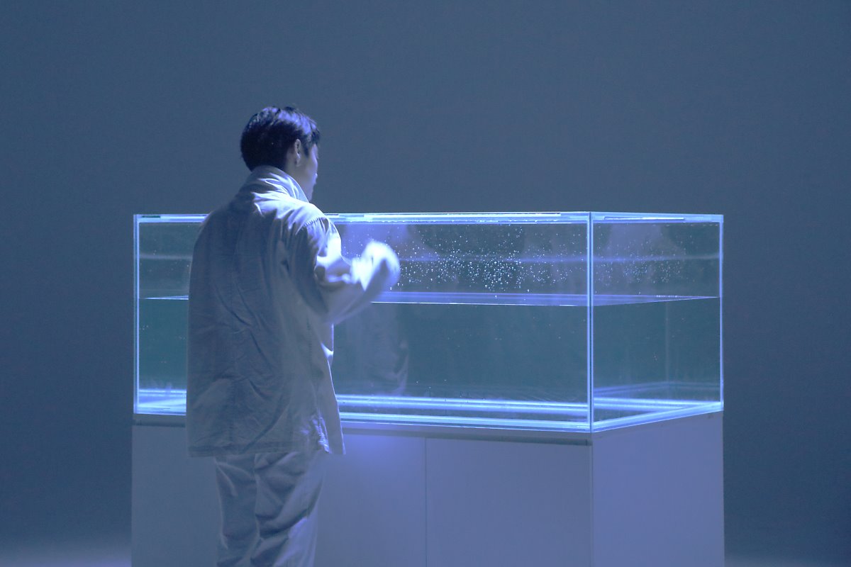 Zuleyka_Juliet's tweet photo. #GUN #SharpGun #샵건’s New Single Album <#AQUARIUM>

¿Qué significa este frío y hermoso video musical? https://t.co/g2WWYtUYZx