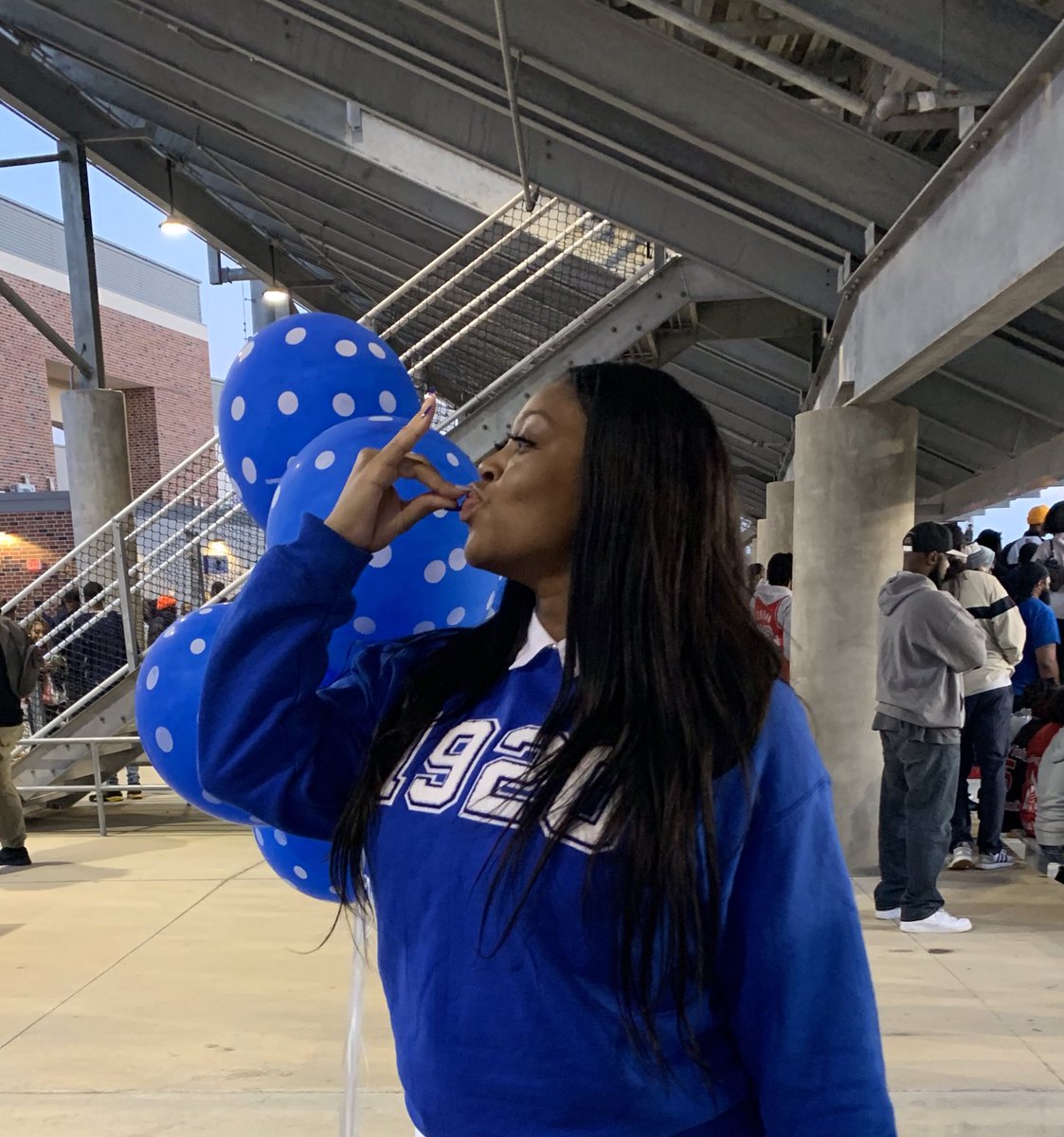 _courtcurry's tweet photo. She’s a Finer Woman now 💙🕊 #OGZetas #9Club #FirstOnNeverOff https://t.co/0O65aWZXsD