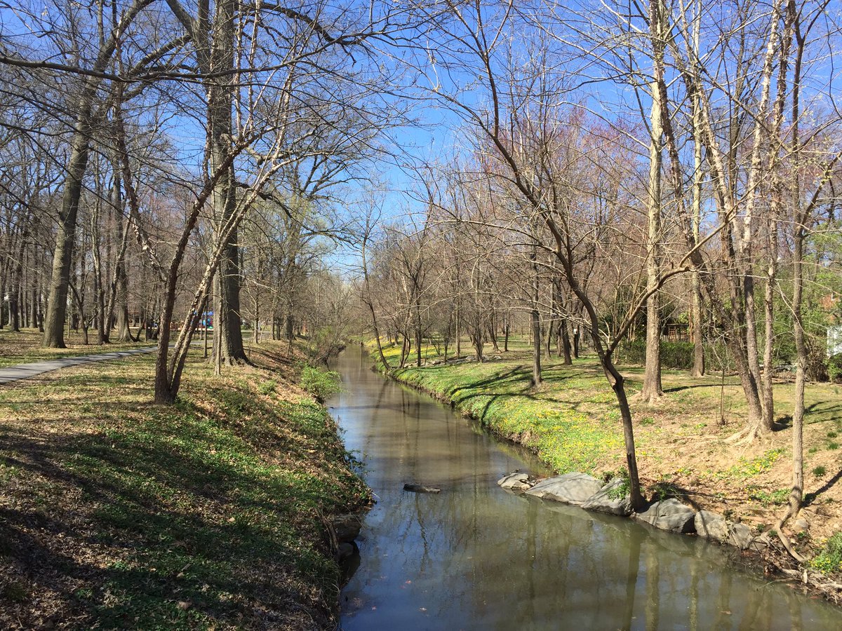 UPTown_MD's tweet photo. Happy spring! It is so beautiful to see the Town come alive with blooming flowers and budding trees. Get outside and enjoy the view. https://t.co/1Usg5Fw8MP