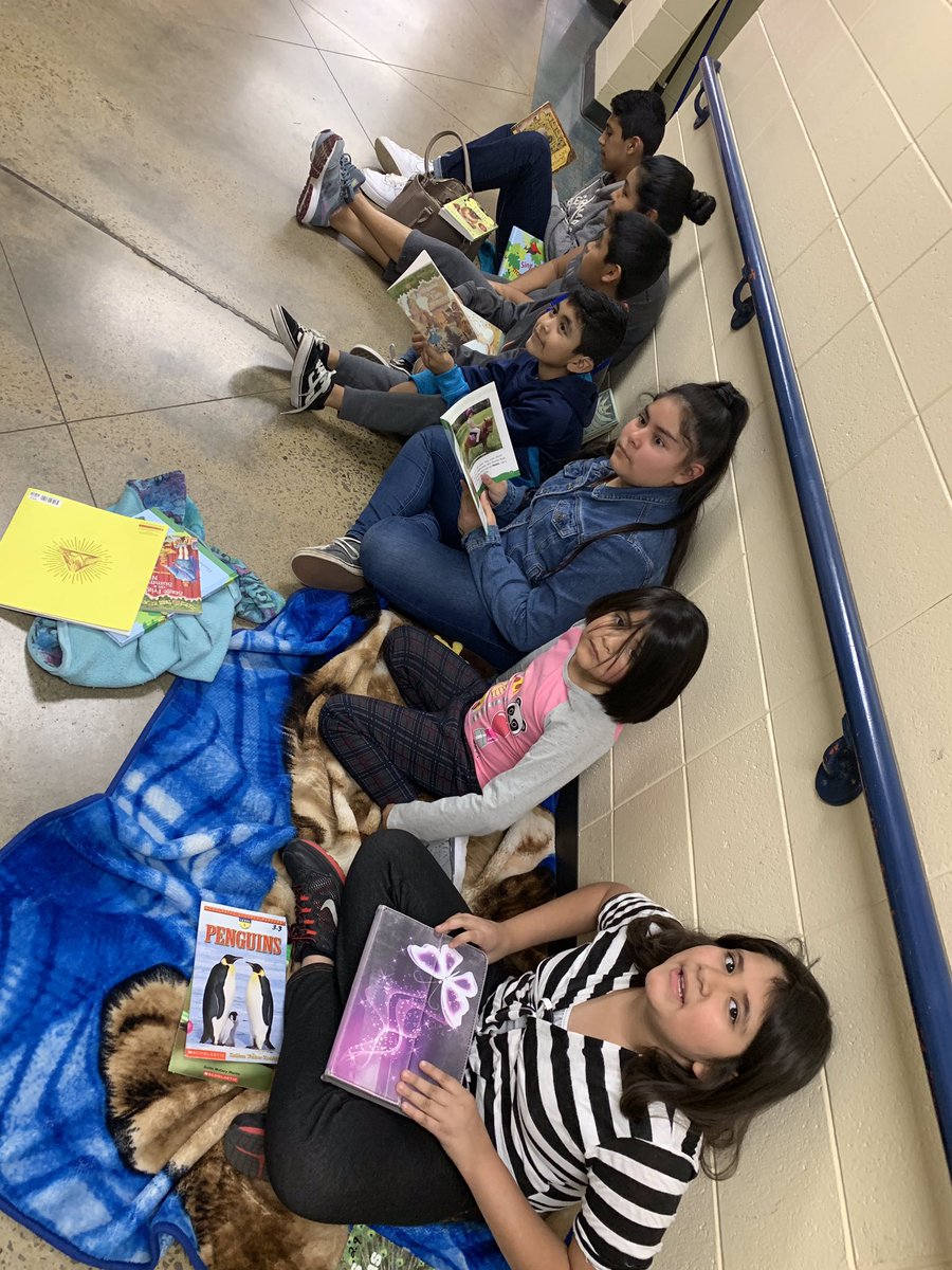 TillesCounselor's tweet photo. Family literacy night @tillestigers was a huge success! #booksandblankets #tillesdaily https://t.co/sJMN7O93t9