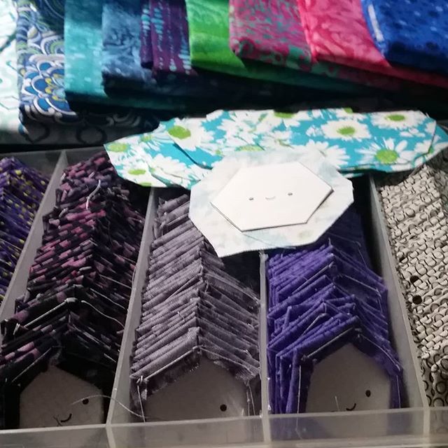 krissjudd's tweet photo. It's the first day of #the100dayproject and I'm so excited! I'm hand-sewing a mess of quilts with my #100DaysofHappyHexies - I've got four in mind right now, and may come up with more ideas over the next few months. I'm hoping this dedicated self-care time will help lift the… https://t.co/uNSmsrN7QC