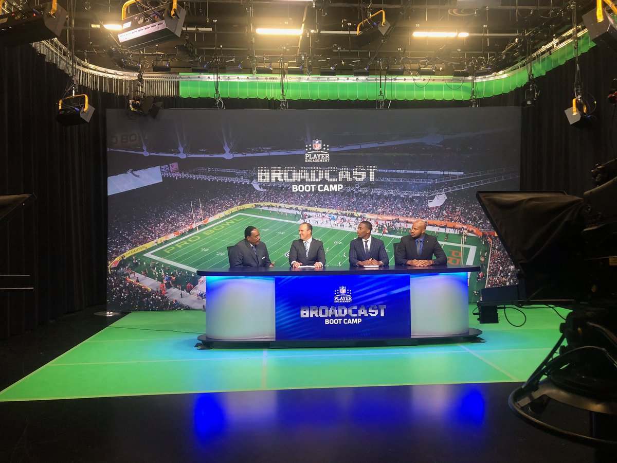 TGurley81's tweet photo. Learning from the #GOAT #JamesBrownCBS @NFL @NFLPlayerEngage #BroadcastBootcamp https://t.co/3ClDcecyM6