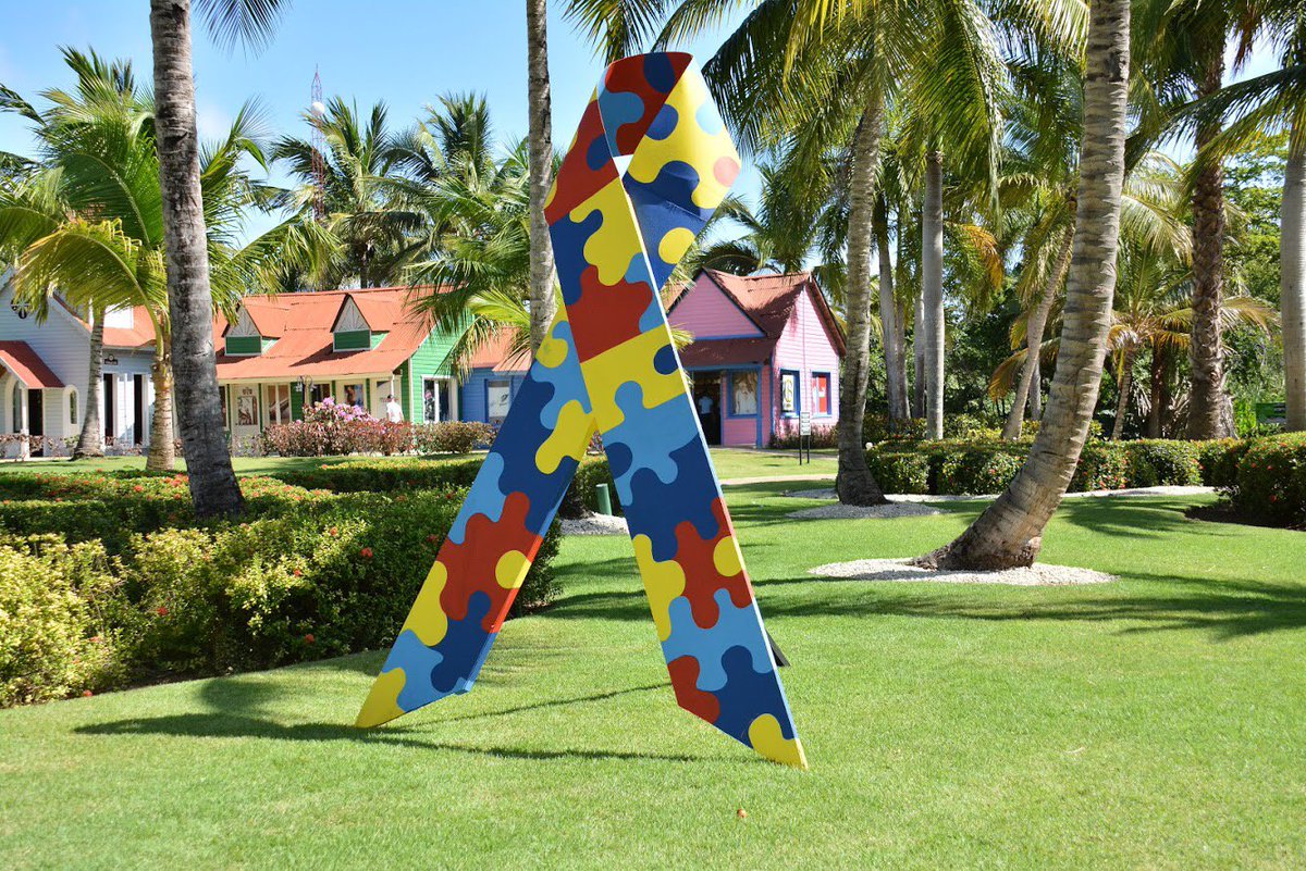 PrincessHotels's tweet photo. In #CaribeClubPrincess and #Tropicalprincess , together in the #WorldAutismAwarenessDay
https://t.co/RzWN2AO2Co https://t.co/2dNkaEQIyj