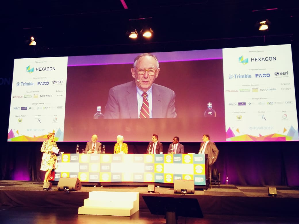IPGH_PAIGH's tweet image. &quot;Todo sucede en un lugar&quot; Jack Dangermond, fundador y presidente de @Esri, en el #GeospatialWorldForum. #GeospatialByDefault