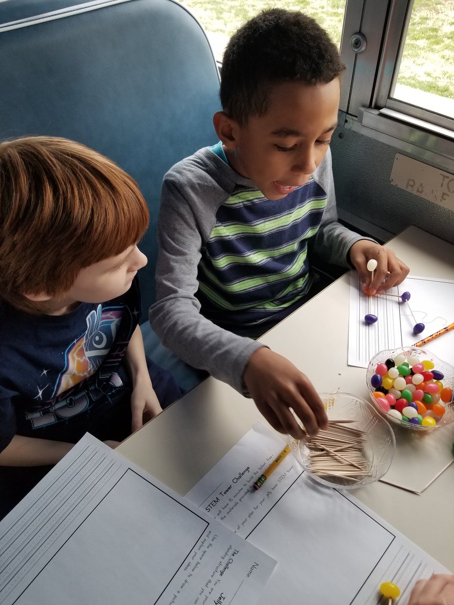 Nicky_Fields_'s tweet image. @NorwoodES Ss are using their engineering skills to collaborate with a group to create a structure with toothpicks and jellybeans on the #ProjectBus