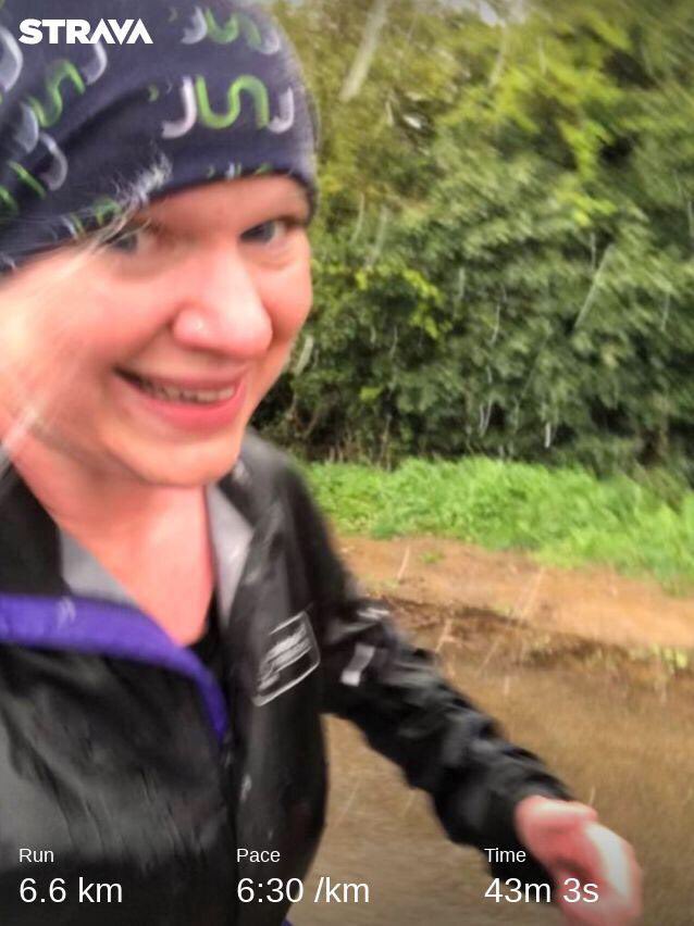 Tonight I joined <a href="/FarRunners/">Far Runners</a> for a jaunt around Faringdon. Such a great group of runners, loads of support &amp; friendliness. Even had snow ❄️ so whipped out my <a href="/runr_uk/">Runr</a> snood! #proudtobearunr