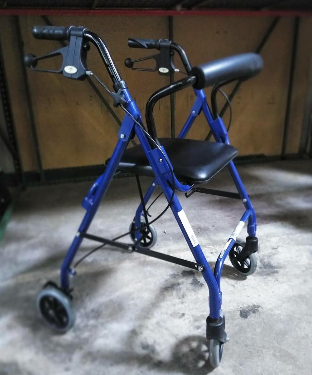Curious about our equipment & are a hospice patient in the #DFW area?
Rollators like this one are one of many things we can bring to you.
For more information please call us or ask your care provider to get in touch. 
#medicalequipment #rollatorwalker