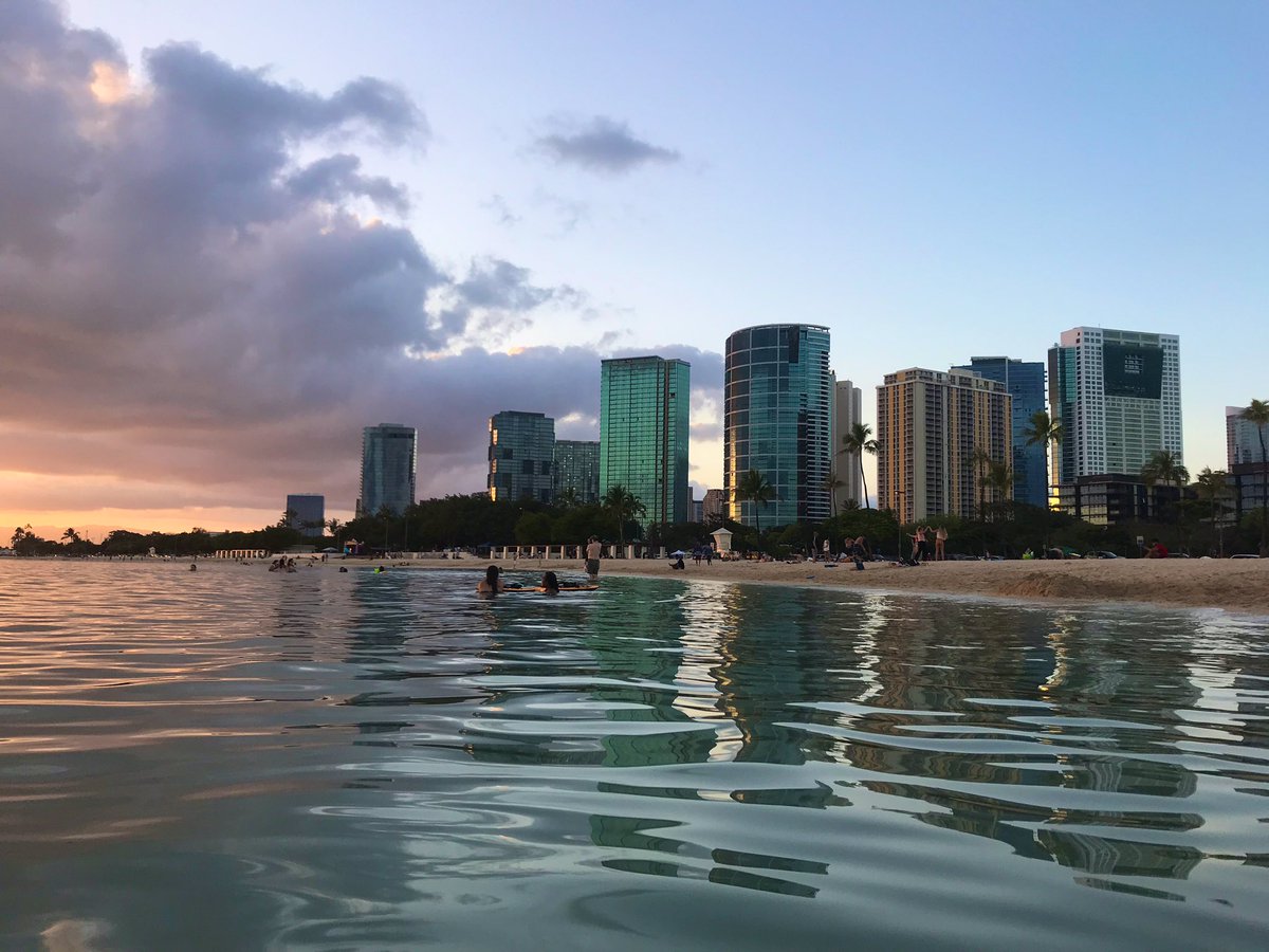 CoesterMacy's tweet photo. Beauty in Waikiki https://t.co/iquhA4rGGl