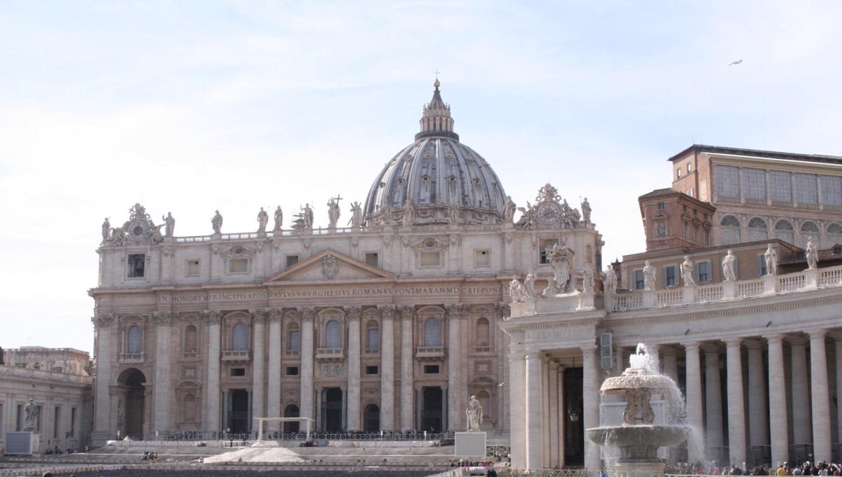WalshGlobal's tweet photo. Greeting from @WalshUniversity Spring Rome students from The Vatican, where students witnessed the most renowned architectural work: St. Peter's basilica! https://t.co/9BniLg0AYB