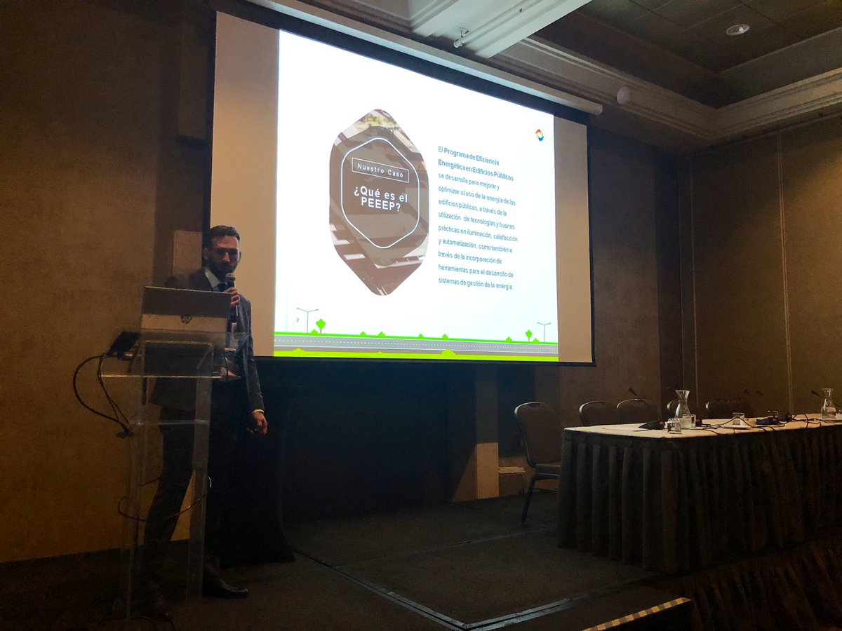 Agencia__SE's tweet photo. .@sebajure, subdirector de la AgenciaSE, expone en #CIRECWEEK sobre #EficienciaEnergética en edificios públicos, tales como hospitales, citando el caso del @H_BaseValdivia y otros proyectos que han sido implementados en nuestro país, en el marco del PEEEP #CIRECWEEK2019 https://t.co/71tQPegmiL