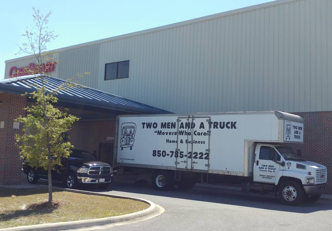 TwoMenPC's tweet photo. Thank you, @CubeSmart on Lisenby Avenue, for partnering with @twomenpc again for our annual @MoversforMoms donation drive benefiting Longleaf Out Reach & Development #TheEversHouse.
#MoversForMoms #MoversWhoCare #TwoMenPC #MovingPCForward #MovingPanamaCityForward #Community https://t.co/lr0M4GM9mc