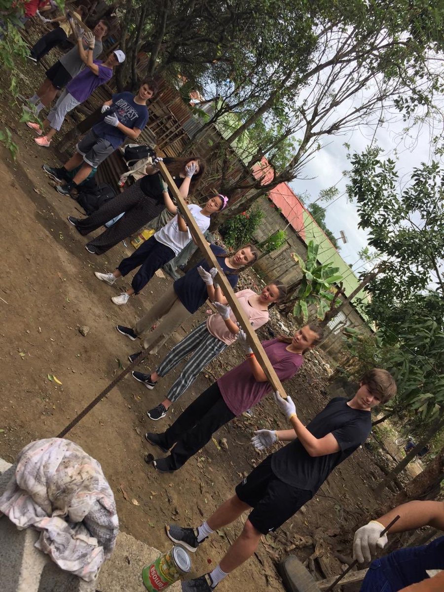 El_Circulo's tweet photo. En El Círculo ¡estamos en misiones! Únete a lo que Dios está haciendo a través de su iglesia y acompaña a los chicos de @christinyouth en Cotuí. #yosoylaiglesia #elcirculo #misiones #rd #cotui #christinyouth #construccion #niños #preescolar https://t.co/8YUgE9gHv0