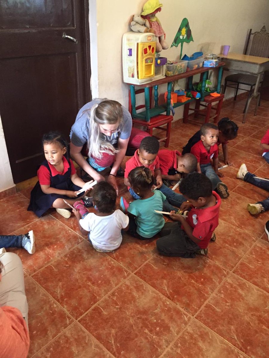El_Circulo's tweet photo. En El Círculo ¡estamos en misiones! Únete a lo que Dios está haciendo a través de su iglesia y acompaña a los chicos de @christinyouth en Cotuí. #yosoylaiglesia #elcirculo #misiones #rd #cotui #christinyouth #construccion #niños #preescolar https://t.co/8YUgE9gHv0