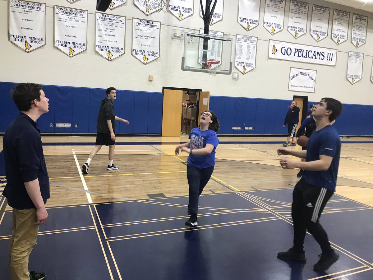 PELICAN_PRIDE1's tweet photo. Our first ever Unified practice!!! Our coaches, players, and helpers working hard!!! @pmhsunifiedbas1 @UnifiedSportsNY @DrCherylChamp https://t.co/tVv8s6ZsVW