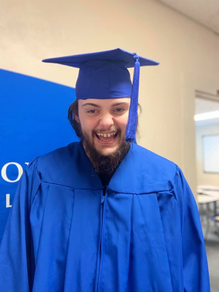 2ndChanceMS's tweet photo. Receiving notes from our heroes is one of our greatest joys....We proudly share them in our office! Casey Bufkin is one-of-a-kind....and we are honored to know him. Casey's smile says it all!  #wolfpackproud #CLCCAE #2ndChanceMS @CopiahLincolnCC https://t.co/kxABxZF5Vy
