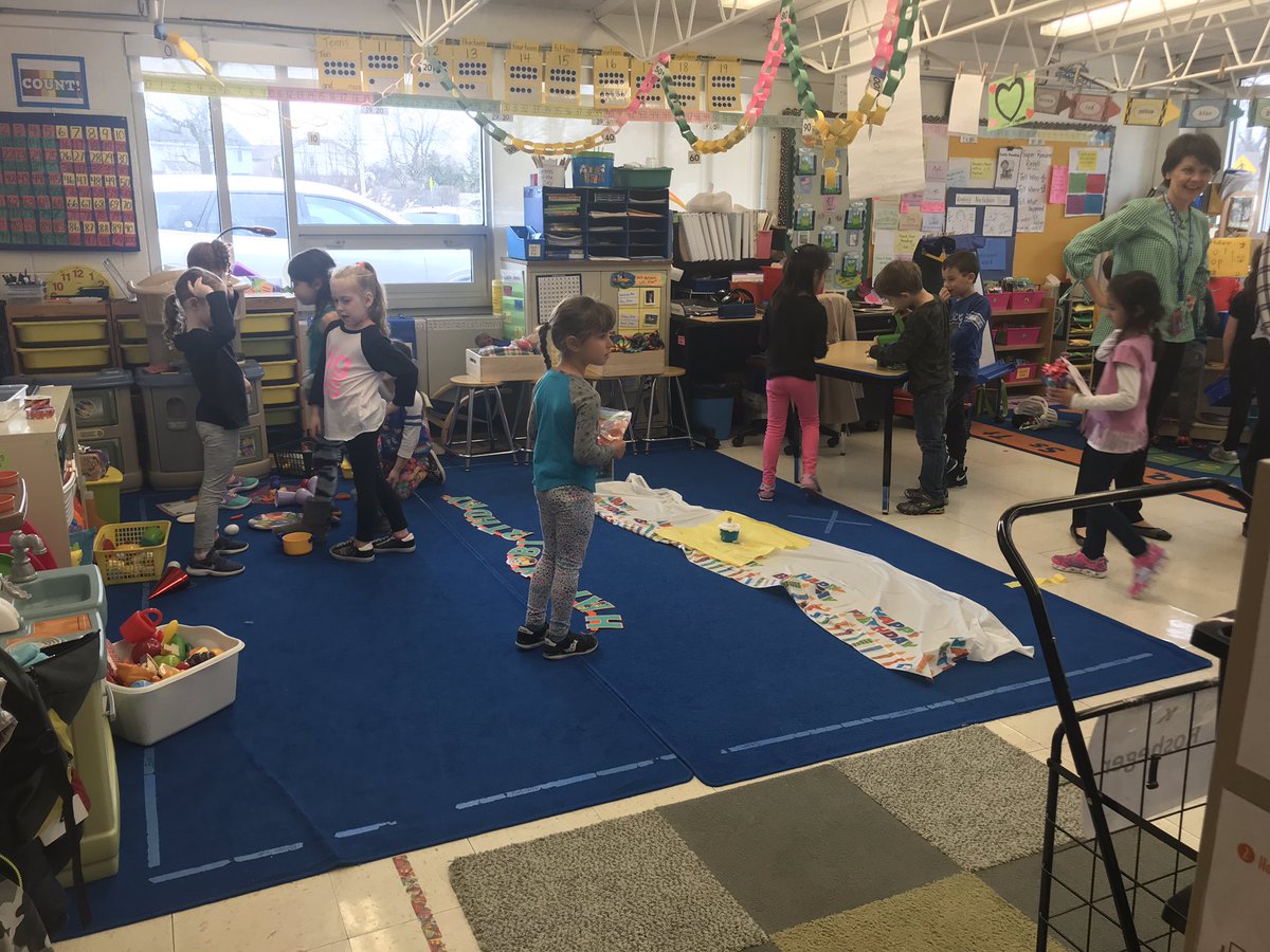 So much awesomeness in one room! Kindergarten Ss preparing for a birthday party during #freechoice time.
#wilmot109 #engage109 #timetoplay #love #learning
