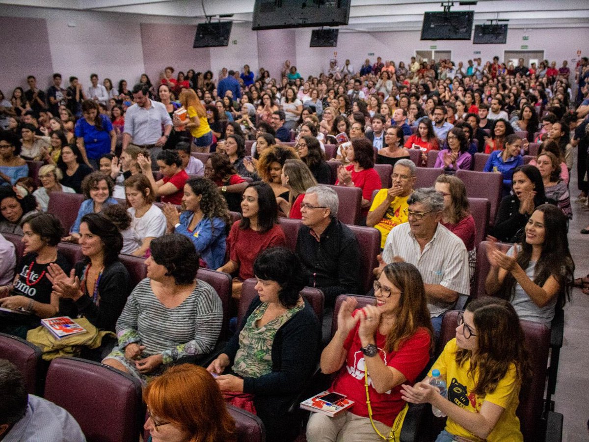 UJSBRASIL's tweet image. Ontem rolou o Lançamento do livro da @manueladavila em Recife(PE). Ficou lotado e estávamos lá para prestigiar! #LuteComoUmaGarota
.
.
Fotos @pedrocaldas / @ujspernambuco