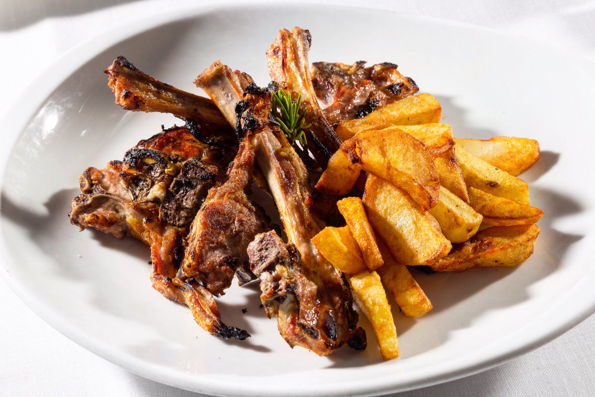 patxiku_enea's tweet photo. #Chuletillas de #cordero a la #brasa con #patatas, un #plato que nunca falla 👌🏽👌🏽👌🏽
#Arkume #txuletak gure parrilan eginak patatekin, huts egiten ez duen platerra 👌🏽👌🏽👌🏽
#patxikuenea #asador #erretegia #restaurante #jatetxea #restaurant #food #chuletillas #cordero #recetas https://t.co/1FZmcXqMt1
