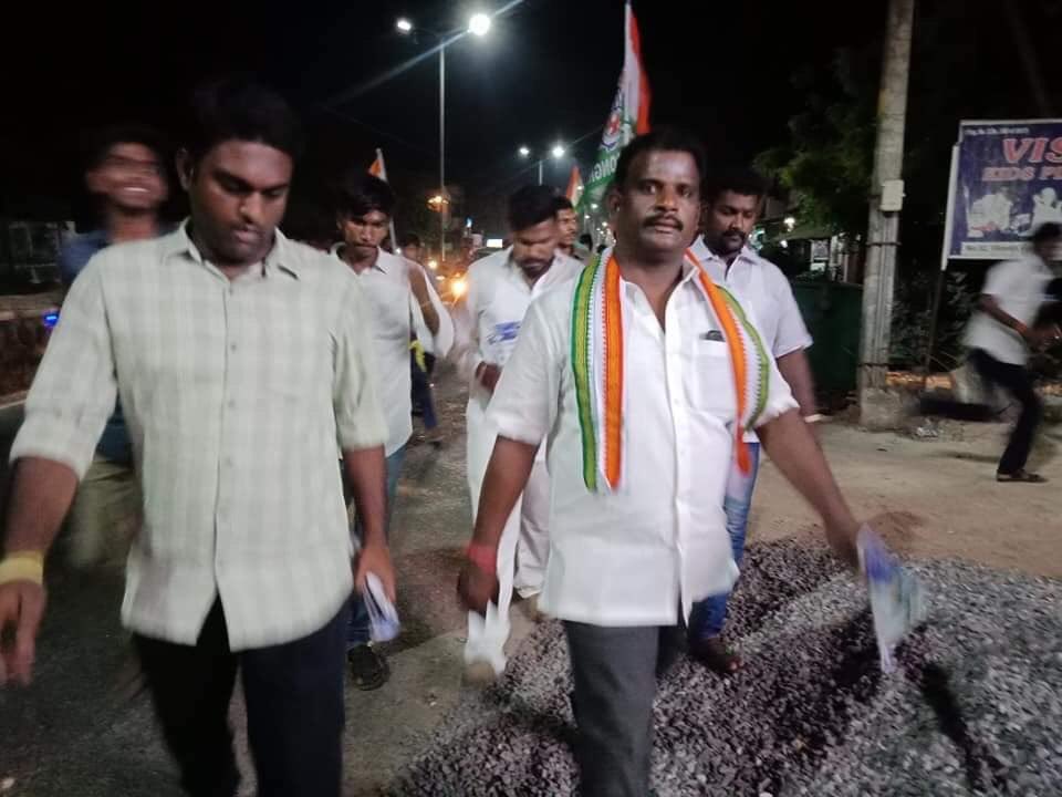 Paranee55189707's tweet image. PYC door to door campaign @kalapet Hon'ble Minister Shri Shajagan Inaugurated the program #Libin Joseph#PYC president #PYC state committee and #PYC assembly Committee are participated in the successful programme🙏 
Jai youth Congress ✋️