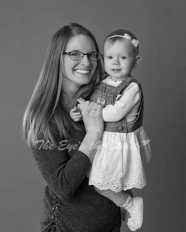 theeyesthelimit's tweet photo. I am sure, now more than ever, Mom's are the documentarians of their little ones and all the fun moments they have as a family. But how often do they get to be in the photos? Especially without a weird double chin because of the awkward #selfie angle! Mo… https://t.co/DGE2SeYSTc https://t.co/s19RJy1YLS