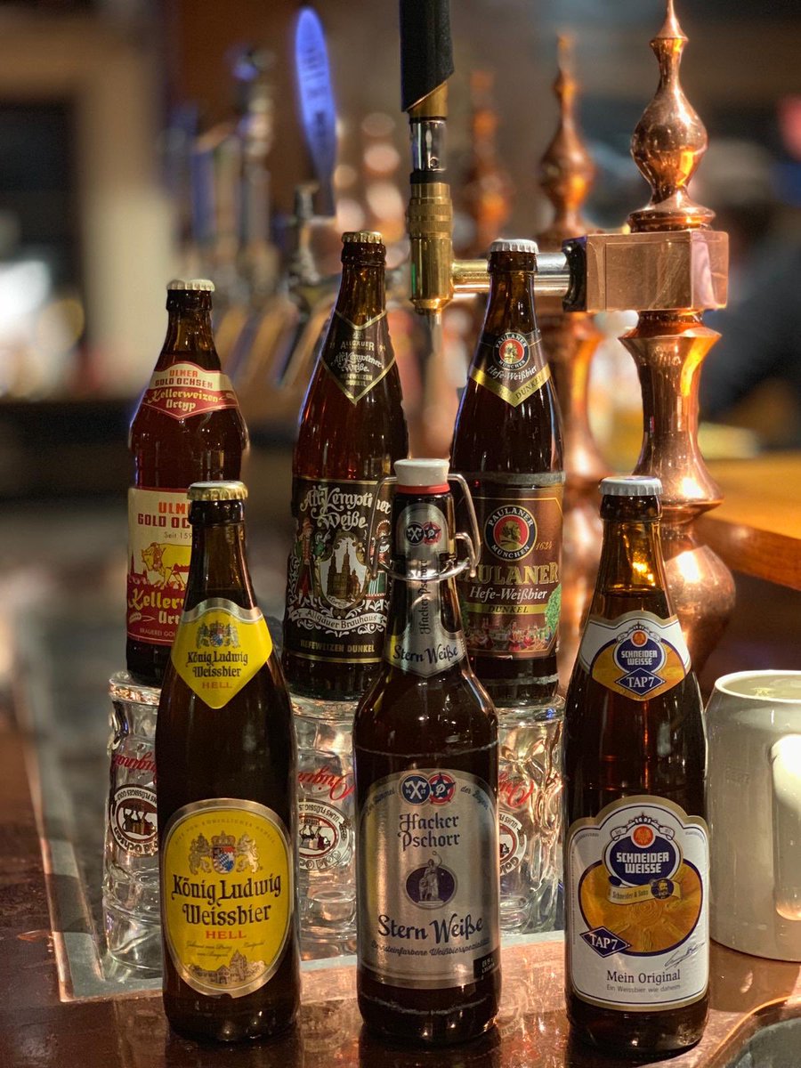 Das bayrische Weißbier wird mit mindestens 50 Prozent Weizenmalz (der Rest ist Gerstenmalz) angesetzt und zeichnet sich durch einen hohen CO2 Gehalt aus. Die Hefe bleibt im Bier (Hefeweizen).
#hefeweizen #hefe #beer #hopfen #ozapftis #ulm #diploma #bierlexikon
