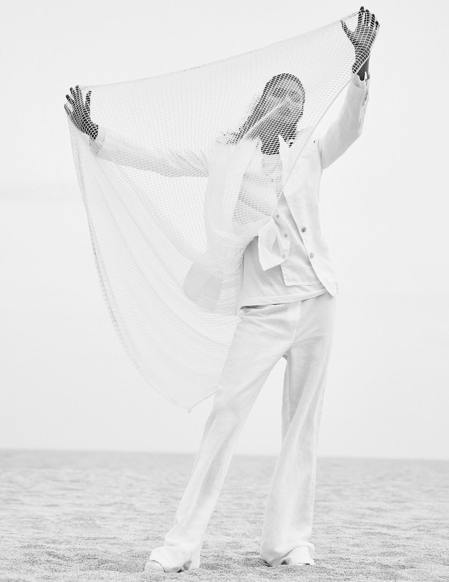 The Big White! Aira Ferreira @airafn_ 🇧🇷 ♉️ @suprememgmt cutting a #mysterious #romantic figure on #southbeach #miami with for @elle_italia @ellearoundtheworld Editor @camillarolla Makeup @elienmaalouf Hair <a href="/leongorman/">Leon Gorman</a> Producer <a href="/gabyschuetz/">gaby schuetz</a> @selectservices