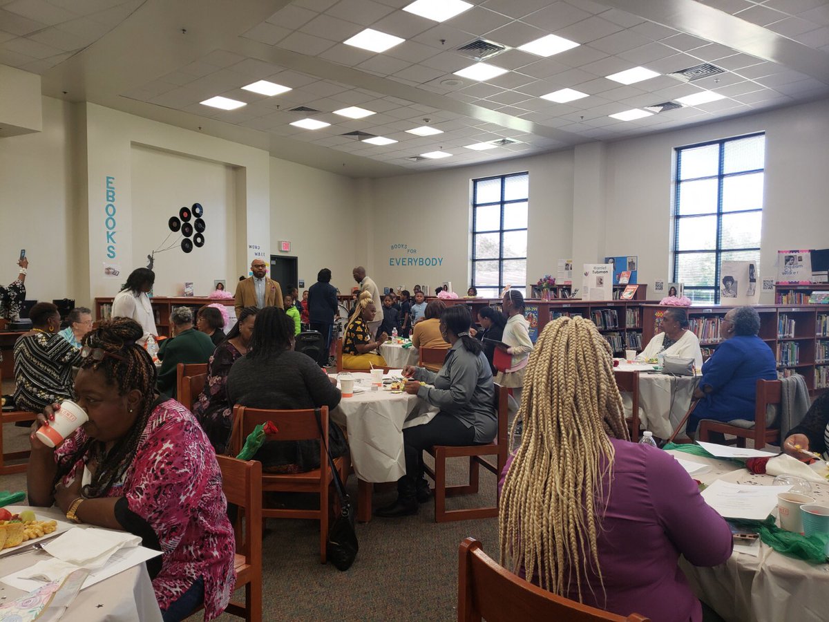 be10murray's tweet photo. Can’t go another week without acknowledging the inspiring, lovely, and empowered women who participated in our first annual women’s conference, Becoming! ❤️ @MadingES
#TeamMading #MadingWraparound @HISD_Wraparound @TeamHISD #theMadingWay https://t.co/eC4iMTieaK