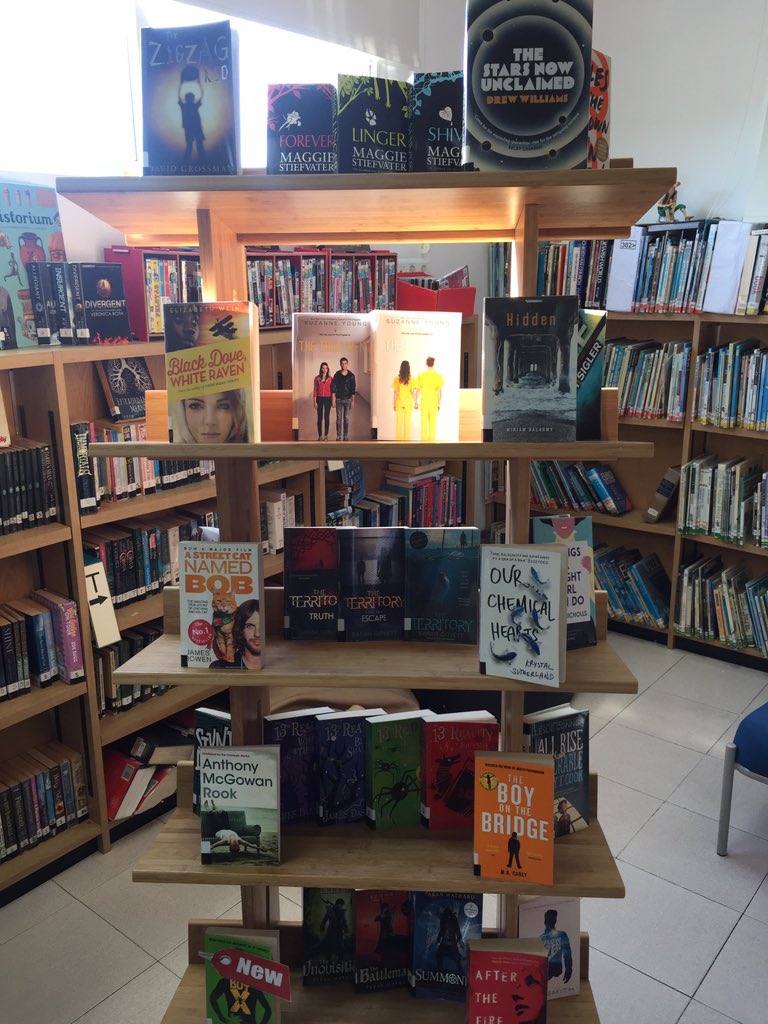 eiclibrary's tweet photo. Looking for a gripping read over your Easter break? Look no more! Go to the library! @EnglishEIC @EICMarbella @eicHUMAN @MFLEIC https://t.co/bvlbtW7jX4
