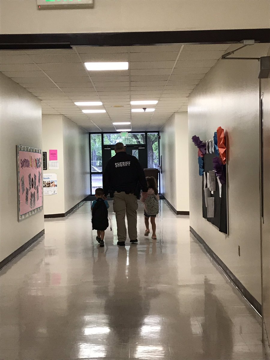 Rschmals's tweet photo. We have the most amazing School Resource Deputy at LPS, heart of gold, gentle yet we all feel safe when he is here. #celebratelps #ccso #ccsb #littlepersonwhisperer https://t.co/spHDP24x3n