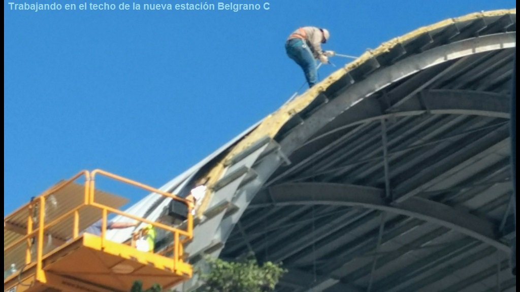 tortoncho's tweet photo. Feriado nacional y los muchachos laburan en el viuaducto Mitre. No los para nadie.. Fotos By Kokomo de SSCA. @Apuntes_ https://t.co/nrj1Fmy6Ja