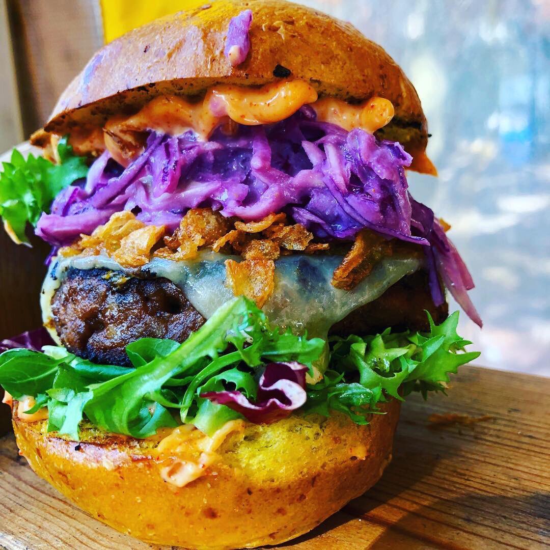 Original veggie burger from <a href="/greenboxfoodco/">Greenbox Food Co</a>. They will be at #fitfestoxford this year serving up their delicious creations! Book your ticket, link in bio ⬆️⬆️⬆️ #Vegan #vegetable #vegetarian #meatfree #veganlifestyle #veganrecipes #wellness